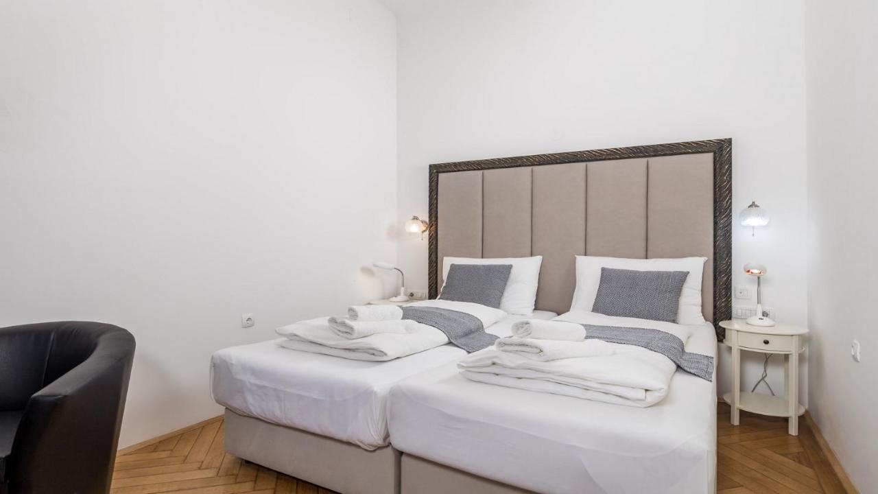 Apartments Art Teatro Рієка Екстер'єр фото