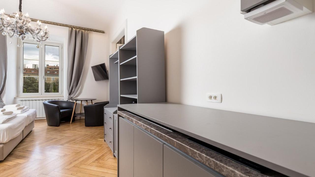 Apartments Art Teatro Рієка Екстер'єр фото
