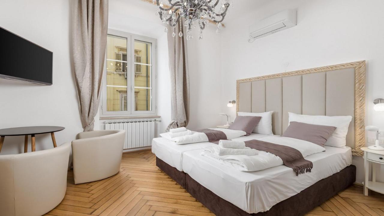 Apartments Art Teatro Рієка Екстер'єр фото